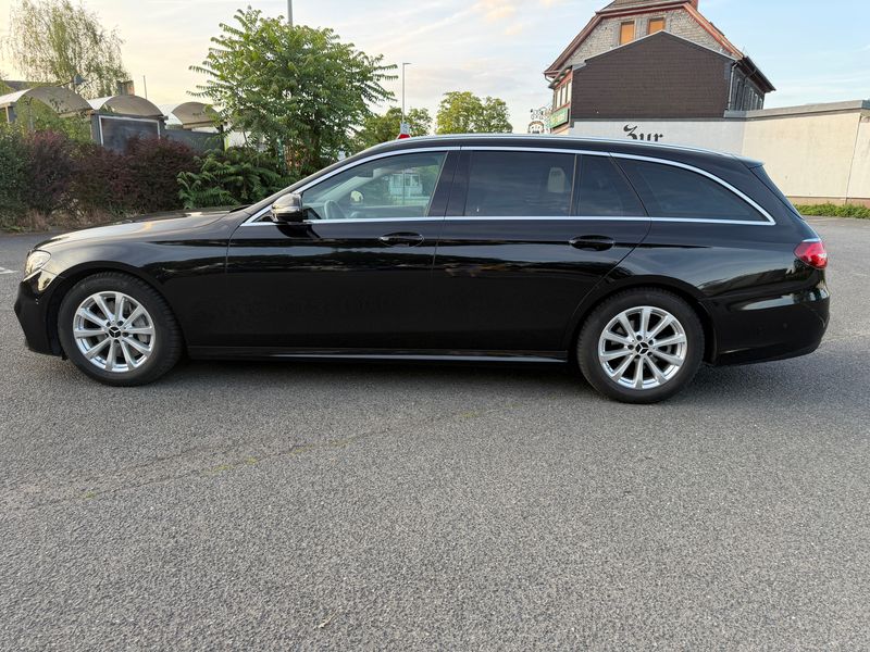 Mercedes-Benz E-Klasse E 220 d AMG Line — zdjęcie 21