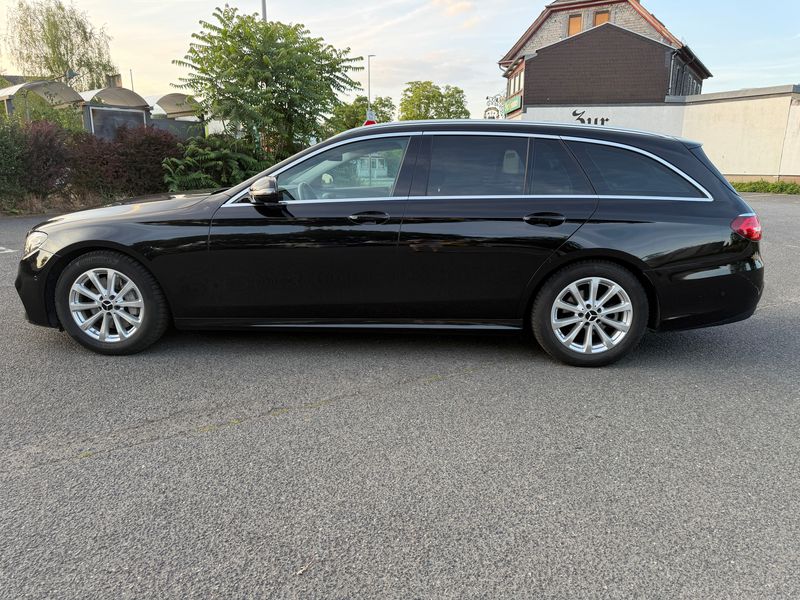 Mercedes-Benz E-Klasse E 220 d AMG Line — zdjęcie 20