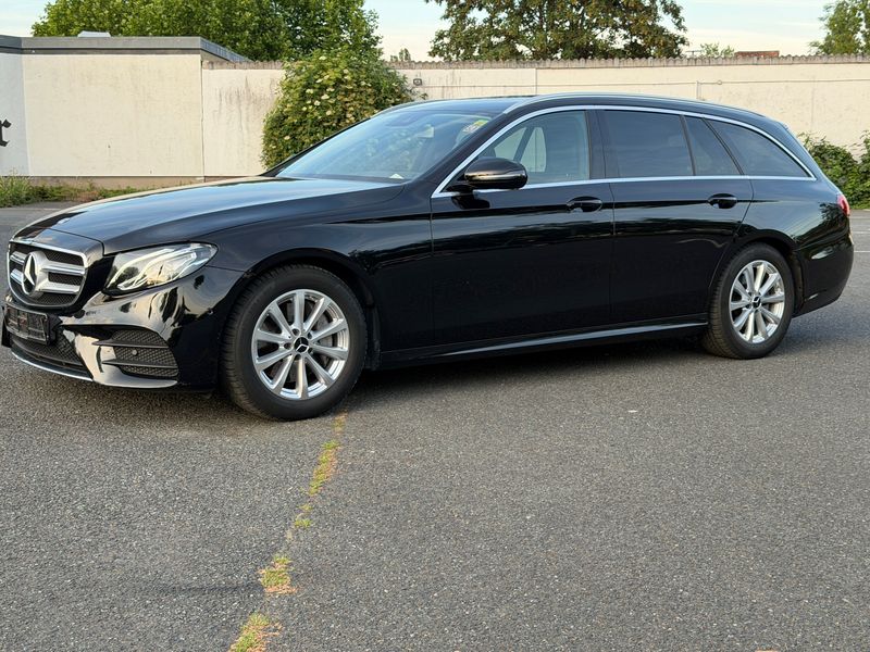 Mercedes-Benz E-Klasse E 220 d AMG Line — zdjęcie 23