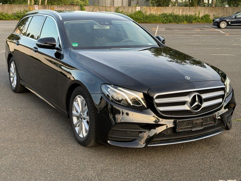 Mercedes-Benz E-Klasse E 220 d AMG Line — zdjęcie 22