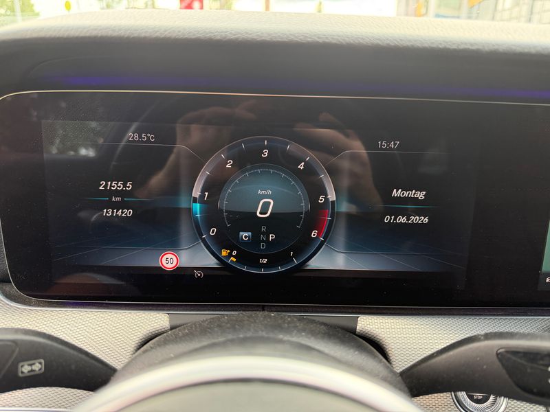 Mercedes-Benz E-Klasse E 220 d AMG Line — zdjęcie 12