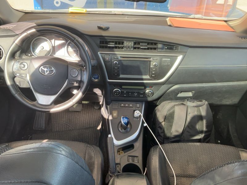 Toyota Auris Touring Sports 1.8 Hybrid Lounge — zdjęcie 12