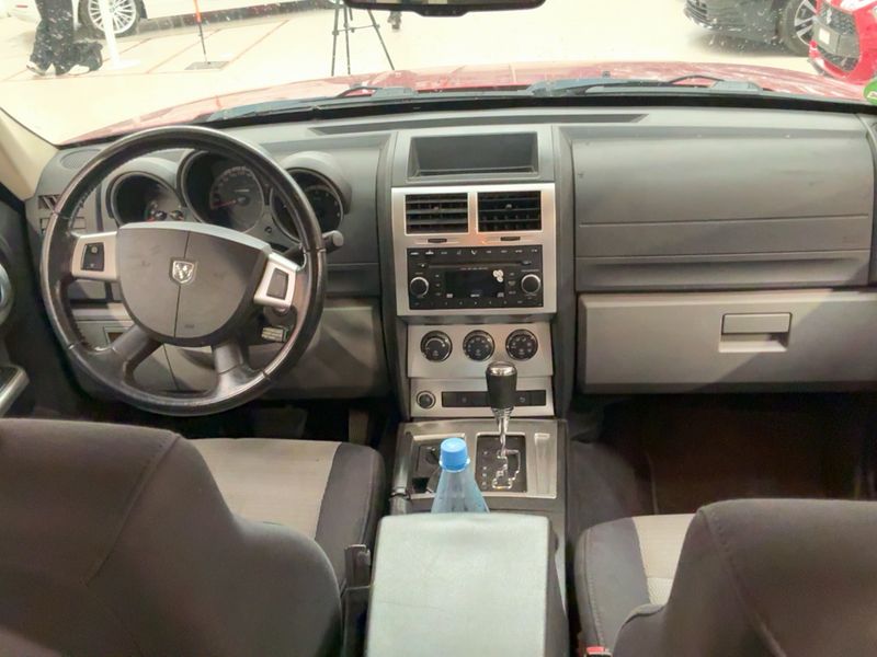 Dodge Nitro 2.8 CRD SXT — zdjęcie 12