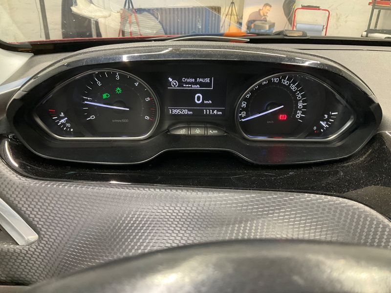 Peugeot 2008 1.6 Blue-HDi Allure — zdjęcie 13