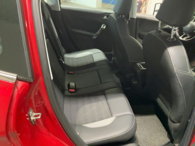 Peugeot 2008 1.6 Blue-HDi Allure — zdjęcie 14