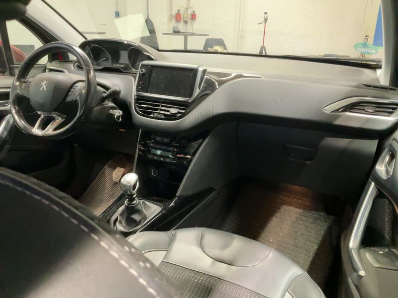 Peugeot 2008 1.6 Blue-HDi Allure — zdjęcie 12