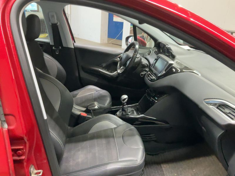 Peugeot 2008 1.6 Blue-HDi Allure — zdjęcie 11