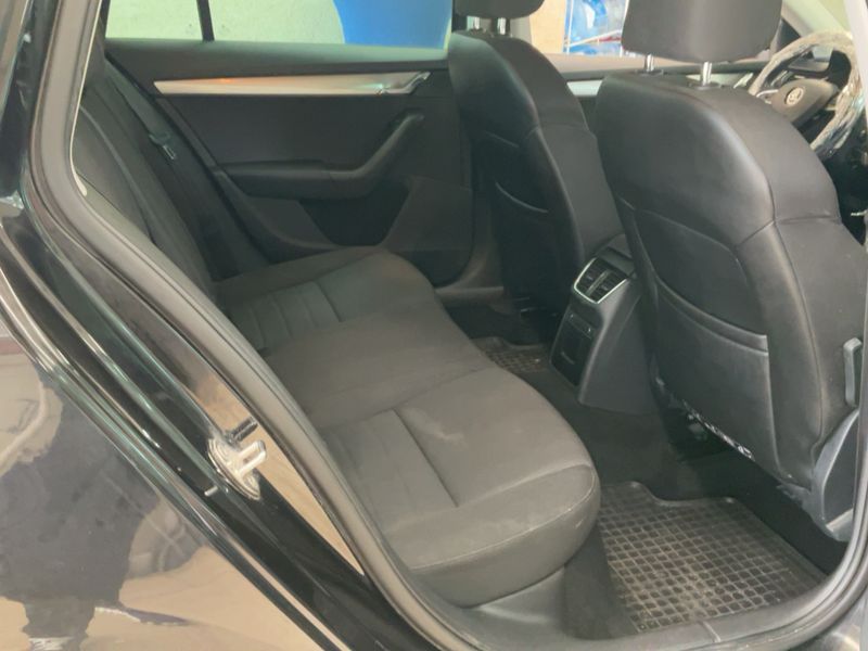 Skoda Octavia 1.6 TDI Elegance 4x4 — zdjęcie 14