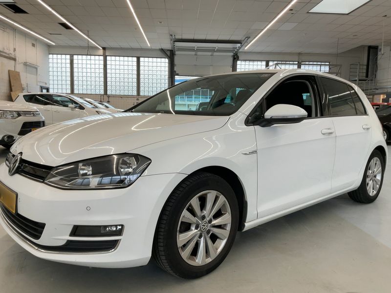 Volkswagen Golf VII 1.0 TSI Comfortline BlueMotion Tech 2015 – снимка 2