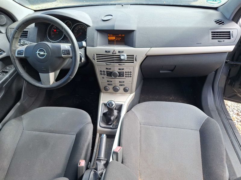 Opel Astra GTC 1.8 Innovation — zdjęcie 11