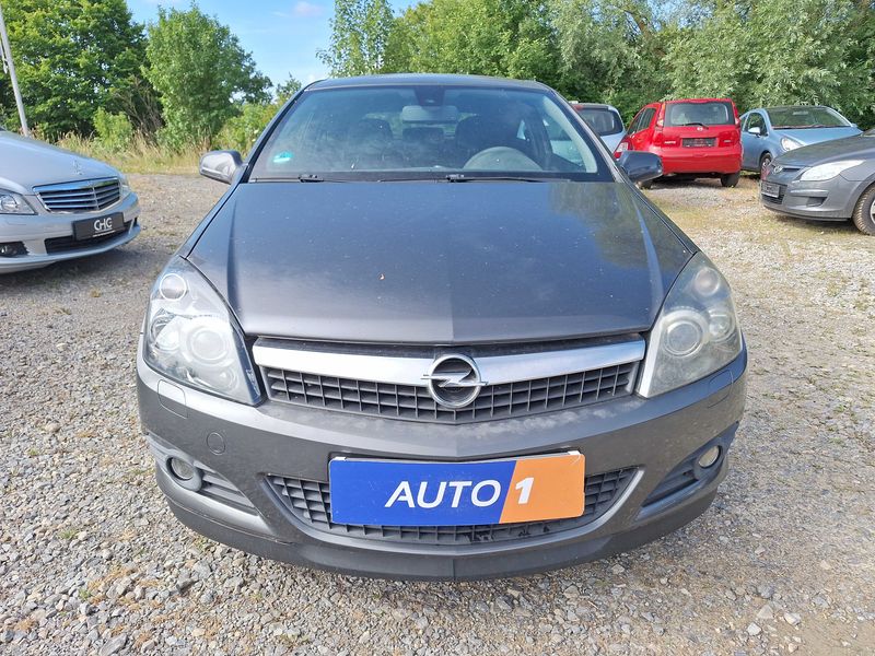 Opel Astra GTC 1.8 Innovation — zdjęcie 7