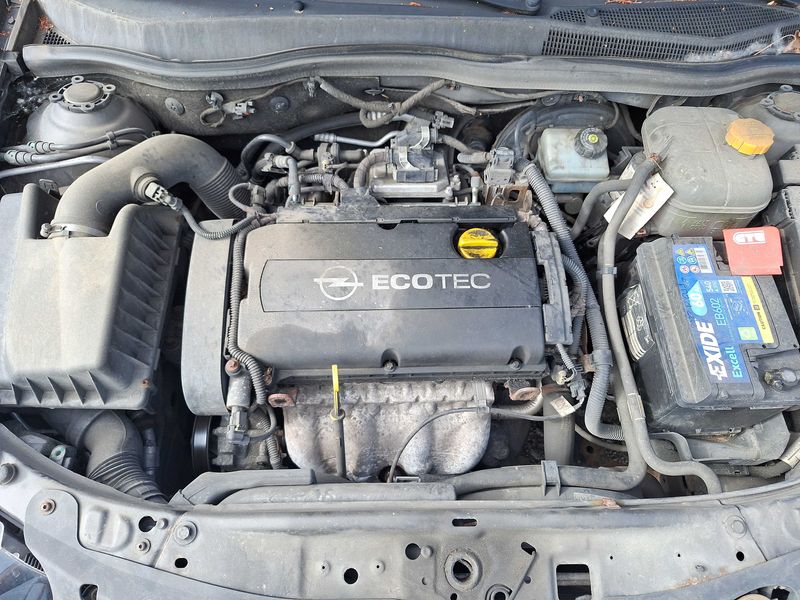 Opel Astra GTC 1.8 Innovation — zdjęcie 8