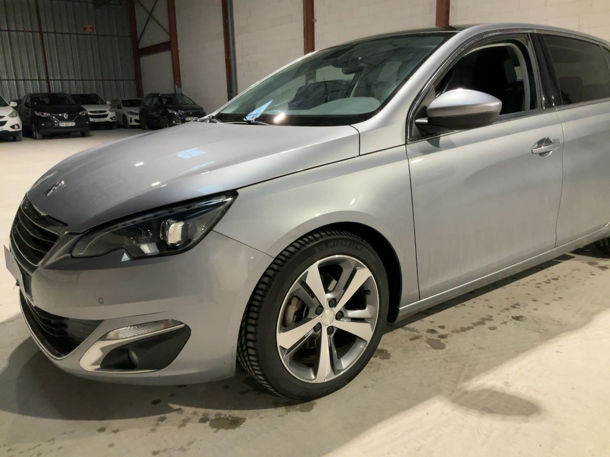 Peugeot 308 1.2 e-THP Feline