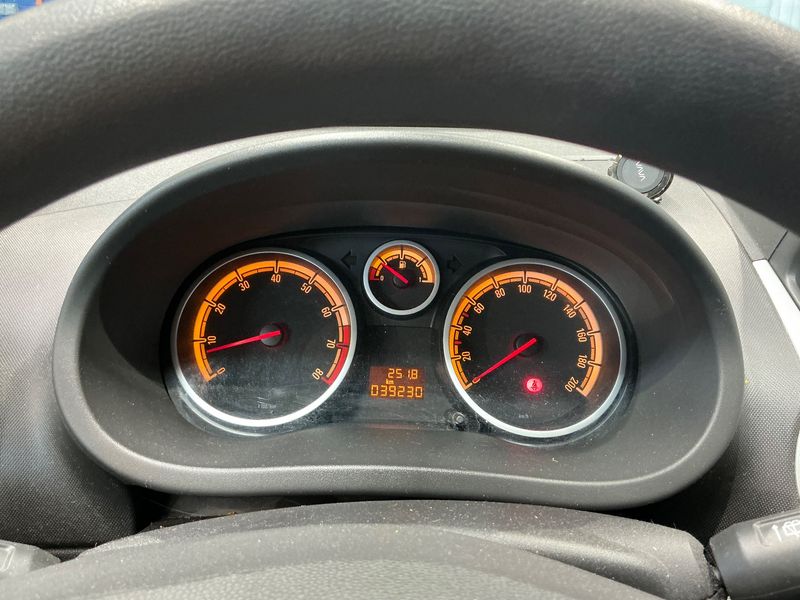 Opel Corsa 1.2 Edition 2012 – снимка 18