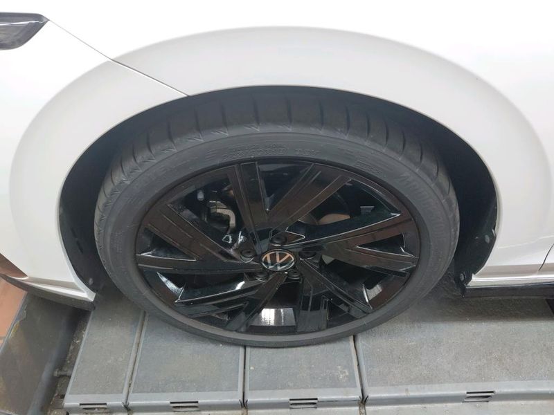 Volkswagen Golf VIII 1.5 eTSI ACT R-Line — zdjęcie 22