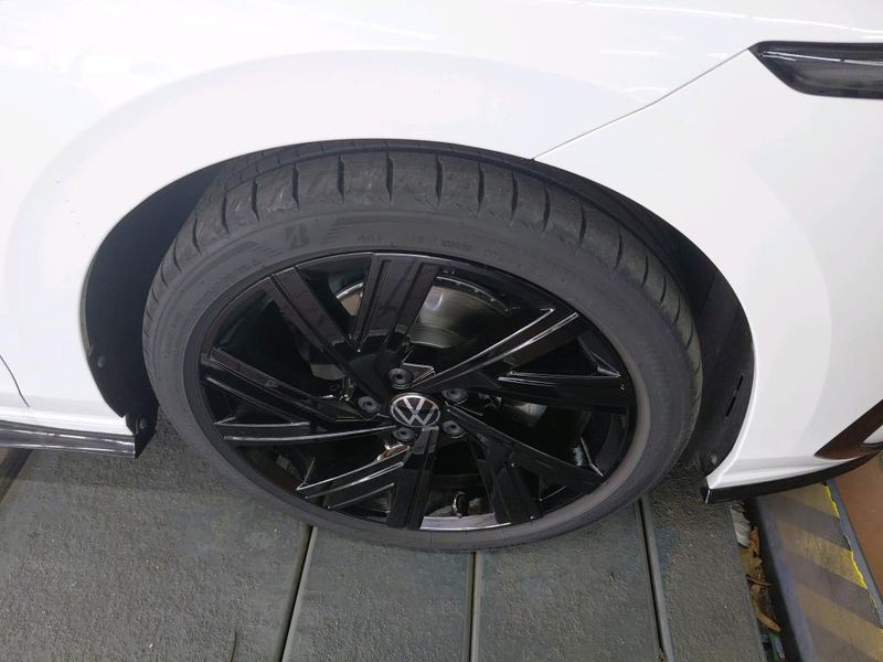 Volkswagen Golf VIII 1.5 eTSI ACT R-Line — zdjęcie 23