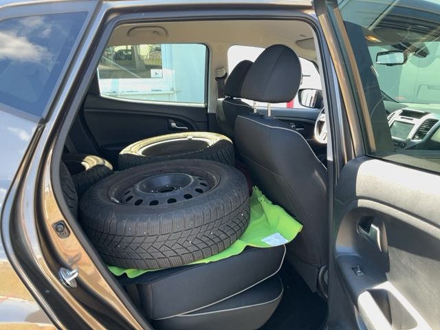 Kia Venga 1.6 CRDi Spirit — zdjęcie 14