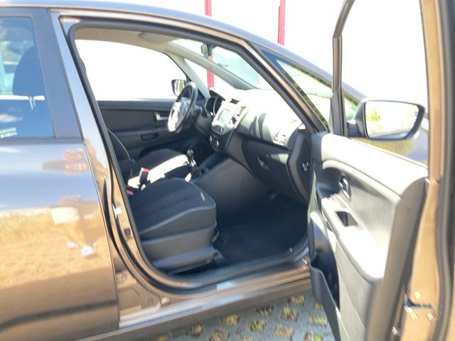 Kia Venga 1.6 CRDi Spirit — zdjęcie 11