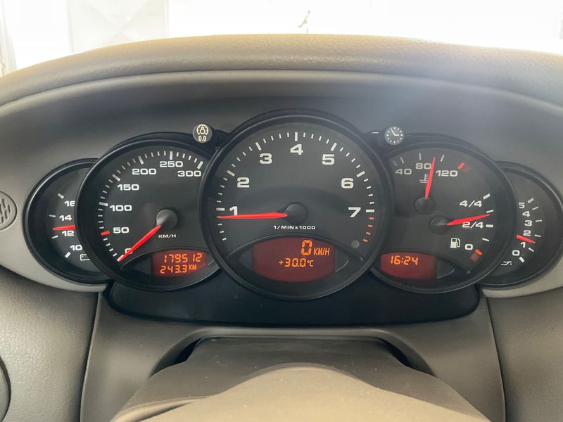 Porsche 911 996 Carrera — zdjęcie 13