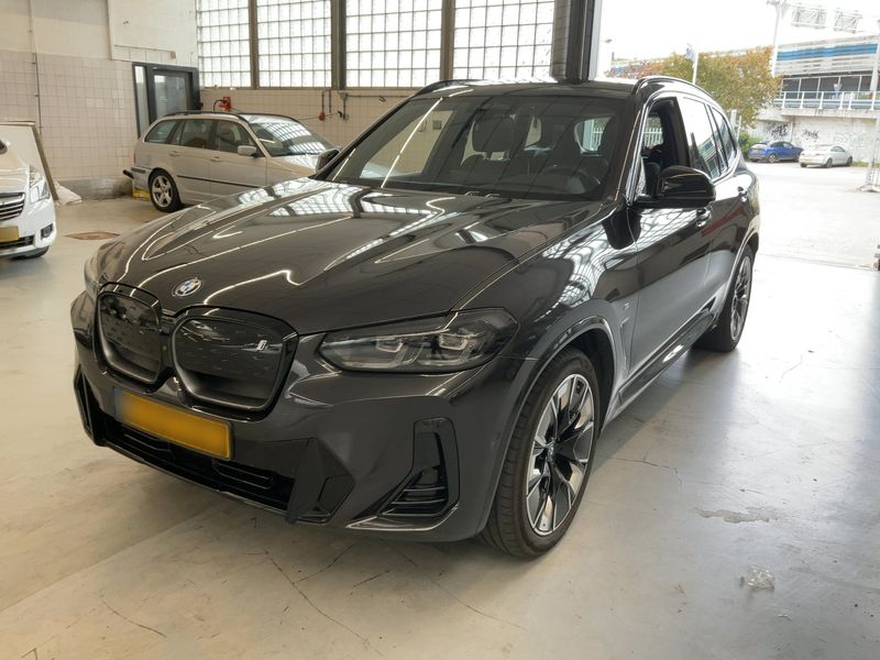 iX3 electric drive 210 kW Impressive