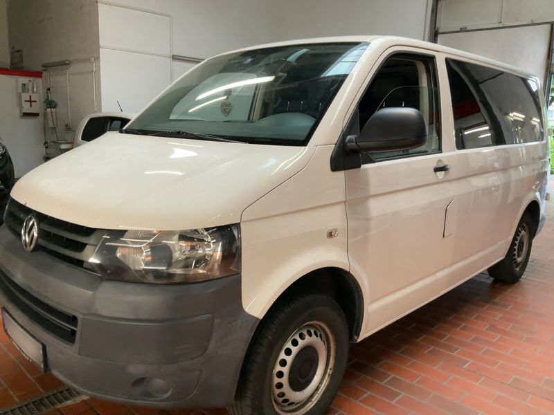 Volkswagen T5 Caravelle 2.0 TDI Trendline — zdjęcie 2