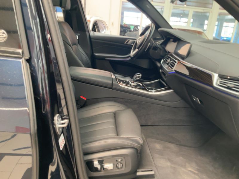BMW X5 M50d — zdjęcie 11