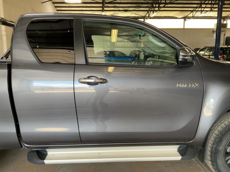 Toyota Hilux 2.4 D-4D Extra Cab Comfort 4x4 — zdjęcie 7