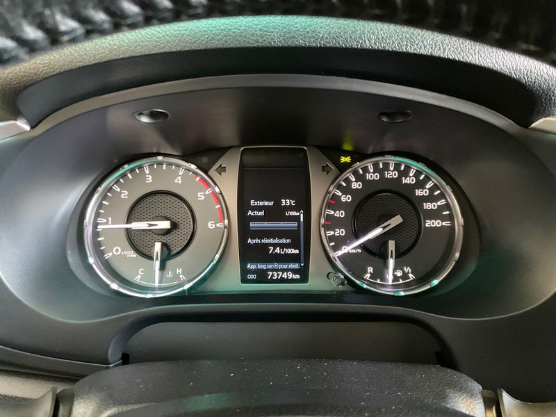 Toyota Hilux 2.4 D-4D Extra Cab Comfort 4x4 — zdjęcie 13