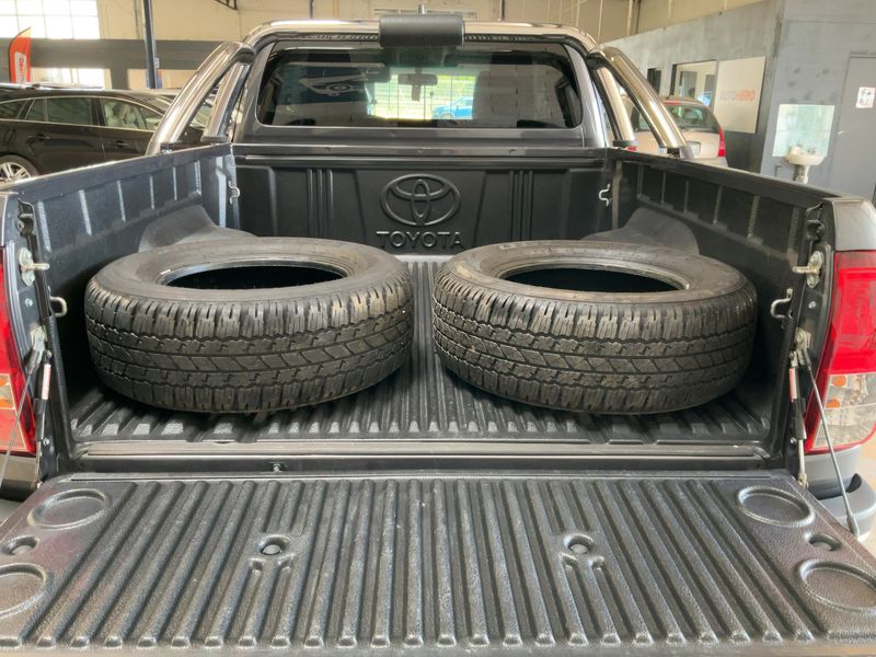 Toyota Hilux 2.4 D-4D Extra Cab Comfort 4x4 — zdjęcie 10