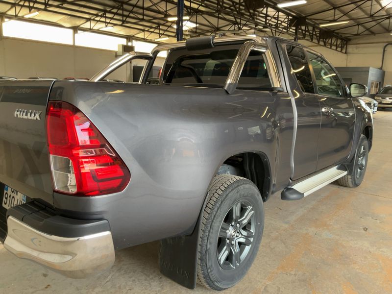 Toyota Hilux 2.4 D-4D Extra Cab Comfort 4x4 — zdjęcie 6