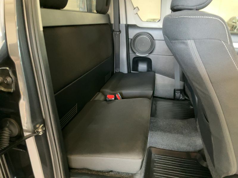 Toyota Hilux 2.4 D-4D Extra Cab Comfort 4x4 — zdjęcie 14
