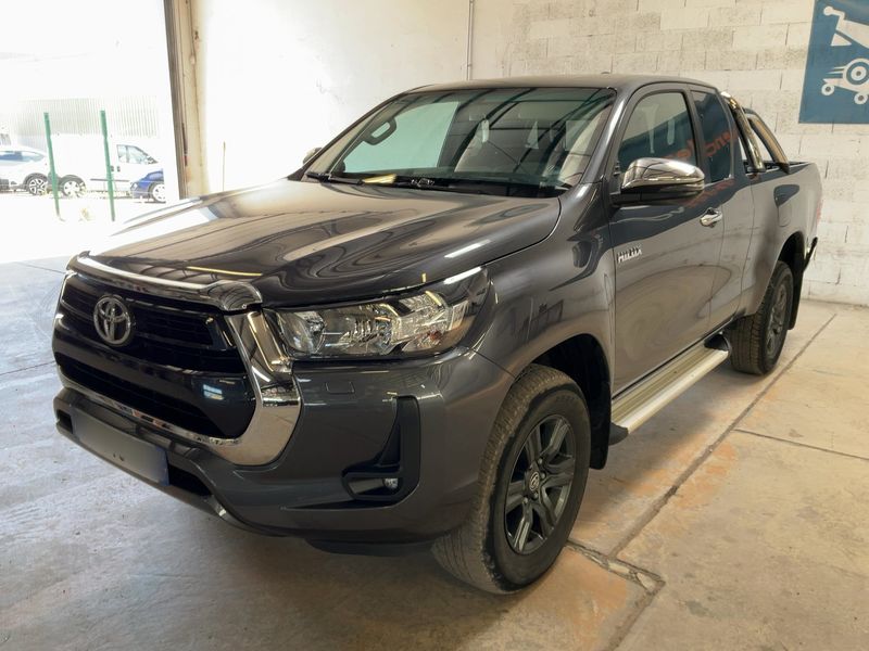 Toyota Hilux 2.4 D-4D Extra Cab Comfort 4x4