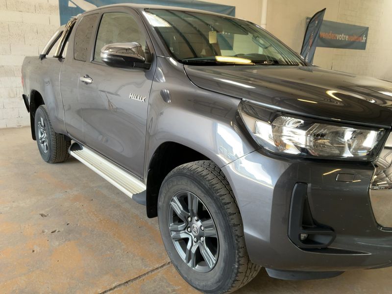 Toyota Hilux 2.4 D-4D Extra Cab Comfort 4x4 — zdjęcie 8