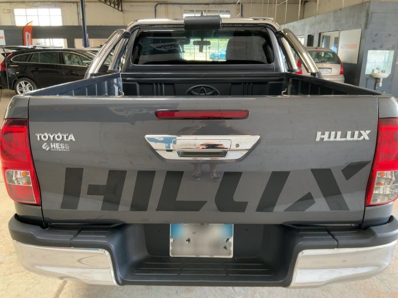 Toyota Hilux 2.4 D-4D Extra Cab Comfort 4x4 — zdjęcie 5