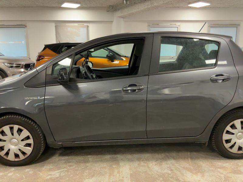 Toyota Yaris 1.5 Hybrid Dynamic — zdjęcie 4
