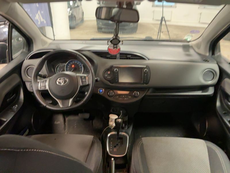Toyota Yaris 1.5 Hybrid Dynamic — zdjęcie 12