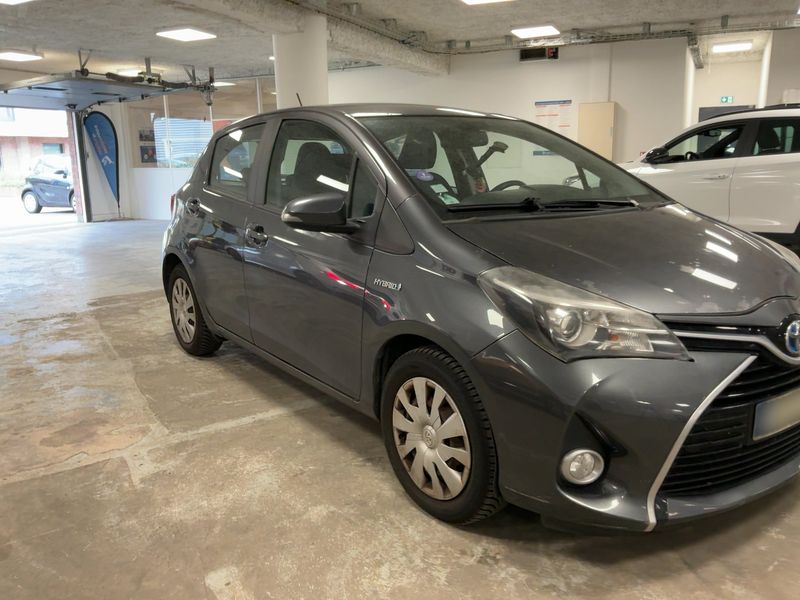 Toyota Yaris 1.5 Hybrid Dynamic — zdjęcie 8