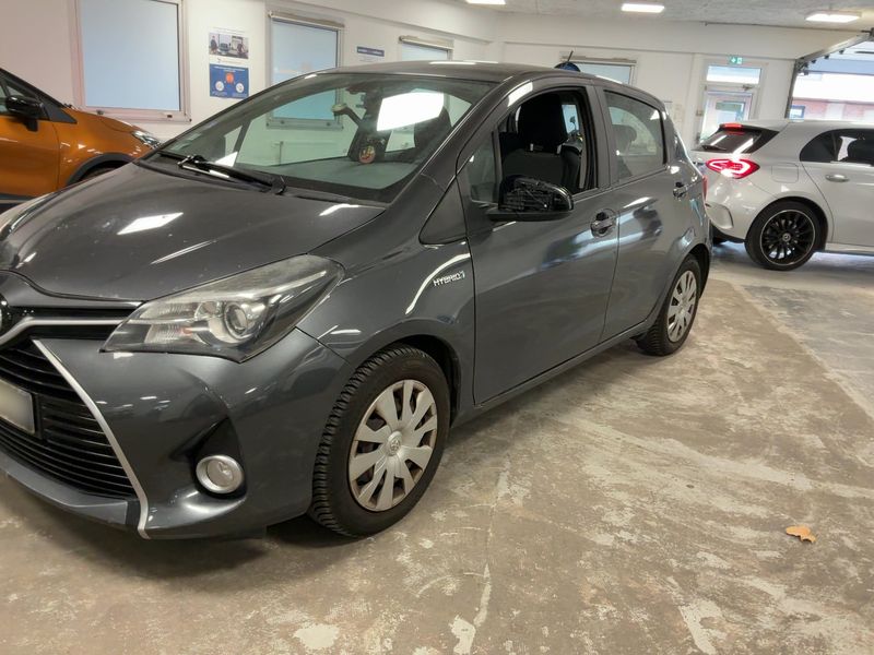 Toyota Yaris 1.5 Hybrid Dynamic — zdjęcie 2