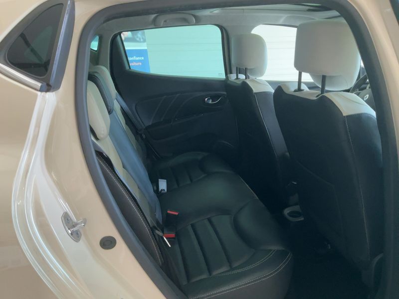 Renault Clio 1.2 TCe Initiale Paris — zdjęcie 14