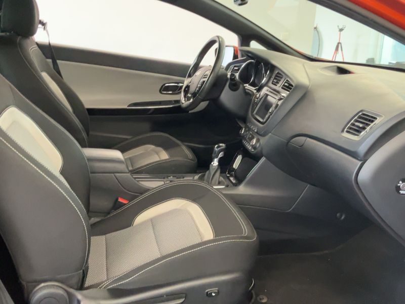 Kia pro_cee'd 1.6 GDI Spirit — zdjęcie 11