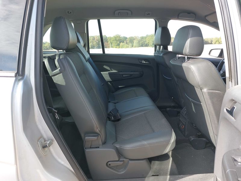 Opel Zafira 1.9 CDTI Cosmo — zdjęcie 13