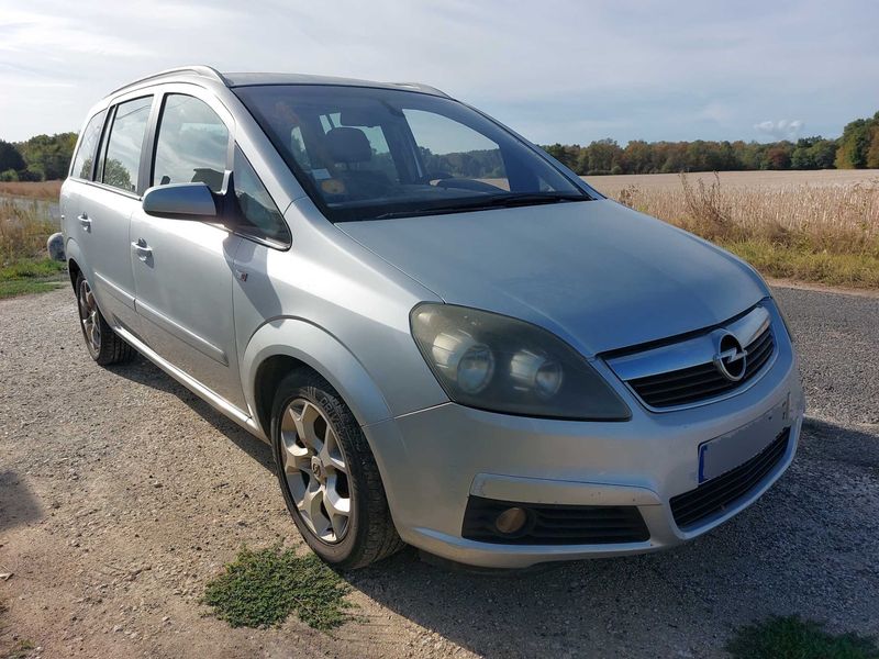 Opel Zafira 1.9 CDTI Cosmo — zdjęcie 6