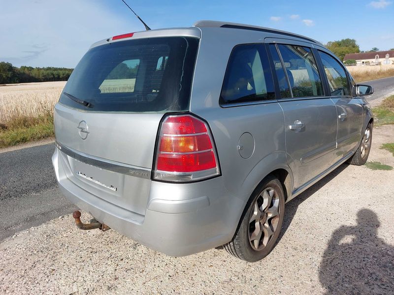 Opel Zafira 1.9 CDTI Cosmo — zdjęcie 5