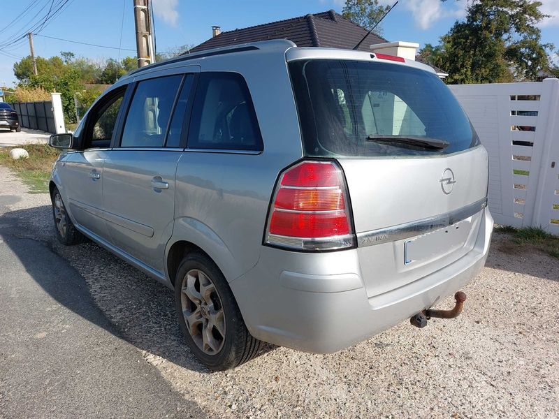Opel Zafira 1.9 CDTI Cosmo — zdjęcie 3