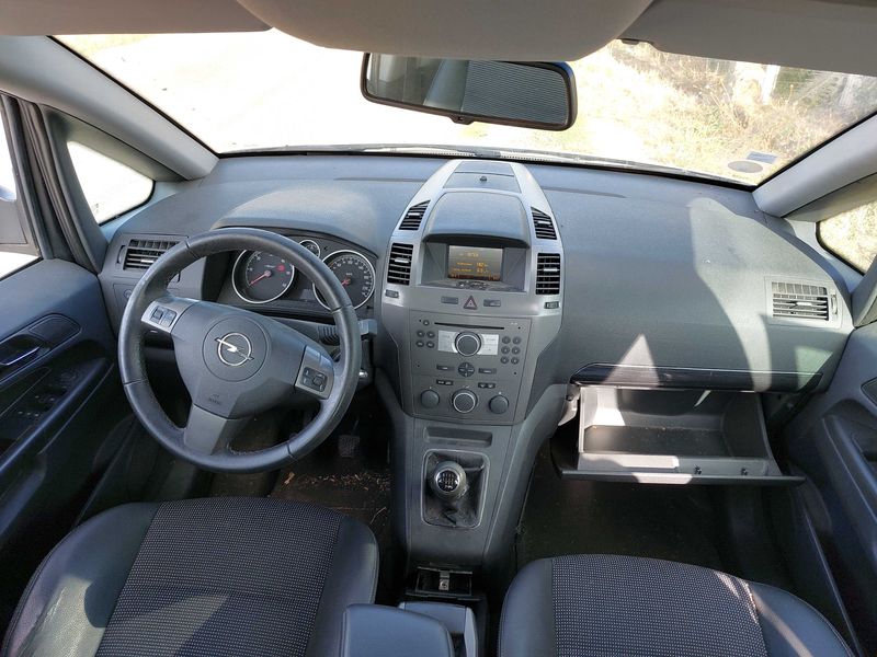 Opel Zafira 1.9 CDTI Cosmo — zdjęcie 11