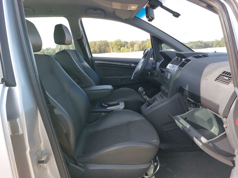 Opel Zafira 1.9 CDTI Cosmo — zdjęcie 10
