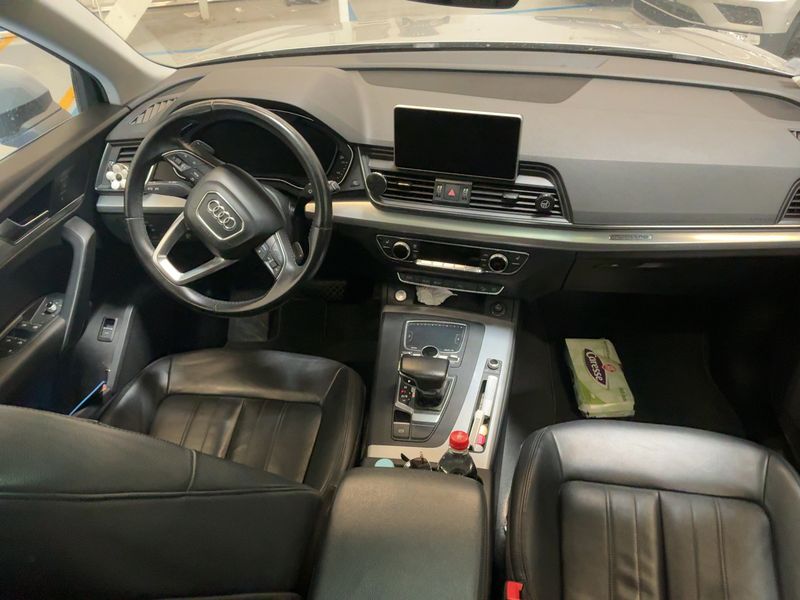 Audi Q5 2.0 TDI quattro Design Luxe — zdjęcie 12
