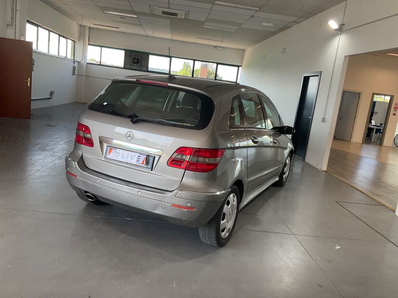 Mercedes-Benz B-Klasse B 180 CDI — zdjęcie 2