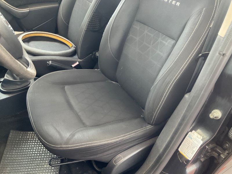 Dacia Duster 1.5 dCi Laureate 4x2 2014 – снимка 24