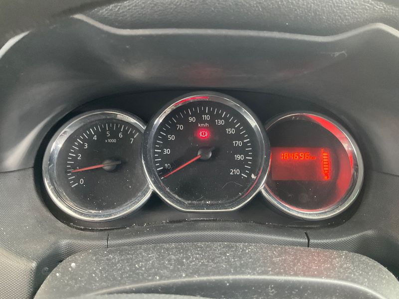 Dacia Duster 1.5 dCi Laureate 4x2 2014 – снимка 18